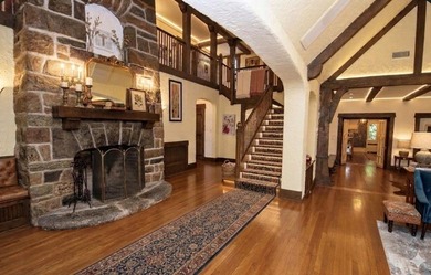 Beautifully Located on one of the most prestigious block in the - photo 3