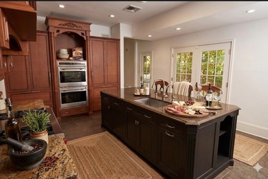 Beautifully Located on one of the most prestigious block in the - photo 9
