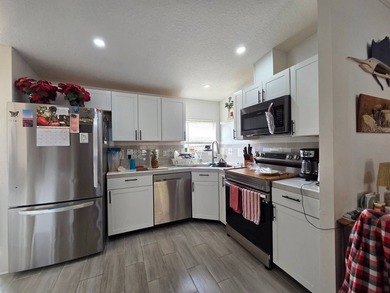 This 2 bed 2 bath home is located in Hillcrest a 55+ Community - photo 6