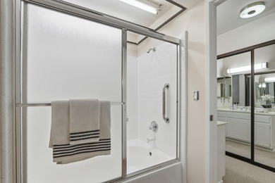 Welcome to this beautifully updated townhouse-style condo - photo 31