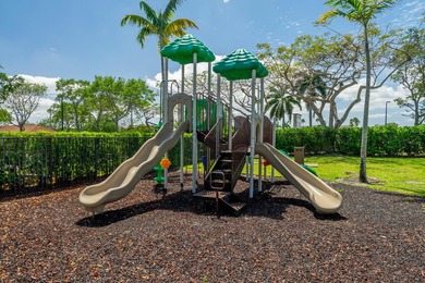 Spacious first floor 1 bedroom 1 bathroom condo plus open den in - photo 31