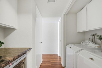 Welcome to this beautifully updated townhouse-style condo - photo 33