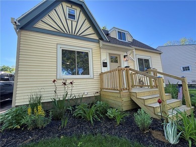 Beautifully renovated turnkey home! Located on the cusp of - photo 2
