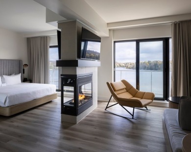 Lake Home For Sale in EstéRel,
