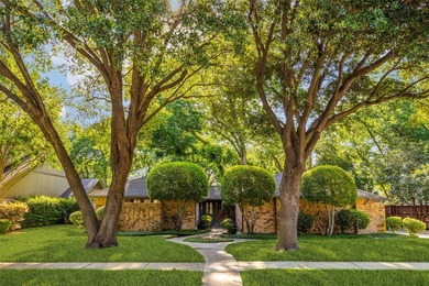 Nestled on a picturesque golf course lot in Richardson, this - photo 1