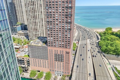 Rarely available, this bright and sunny 2-bedroom, 2-bathroom - photo 2