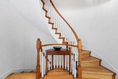 Tucked away in the heart of Kerrisdale, this tastefully - photo 14