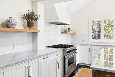 A Rare Opportunity to Own a Piece of Montauk History. Step into - photo 14