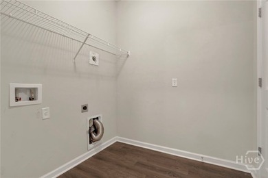 Townhome in one of the nicest areas of Richmond Hill. Freshly - photo 17