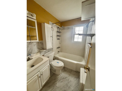 Opportunity knocks! This upper-level end-unit condo in Stamford - photo 21