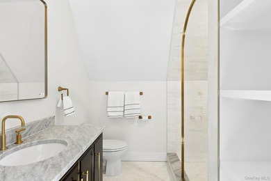 A Rare Opportunity to Own a Piece of Montauk History. Step into - photo 23