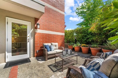Tucked away in the heart of Kerrisdale, this tastefully - photo 30