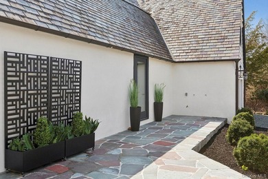 A Rare Opportunity to Own a Piece of Montauk History. Step into - photo 30
