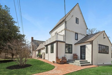 A Rare Opportunity to Own a Piece of Montauk History. Step into - photo 32