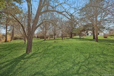 A Rare Opportunity to Own a Piece of Montauk History. Step into - photo 36