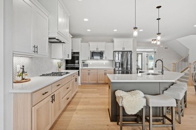 Luxury, location, and craftsmanship come together on this rare - photo 2