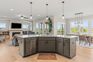 Luxury, location, and craftsmanship come together on this rare - photo 5