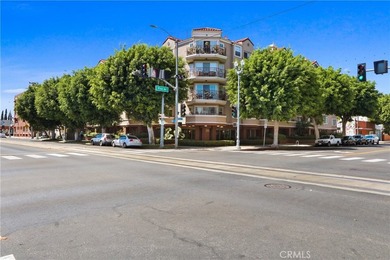 Showcasing an exceptional layout, open-concept design, and - photo 1