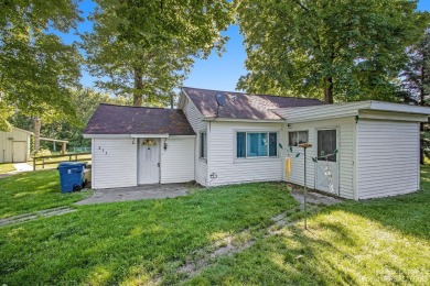 Duck Lake - Calhoun County Home For Sale in Springport Michigan