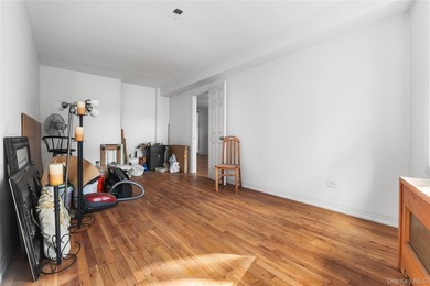 Move right into this beautifully renovated 1 bedroom, 1 bath - photo 11