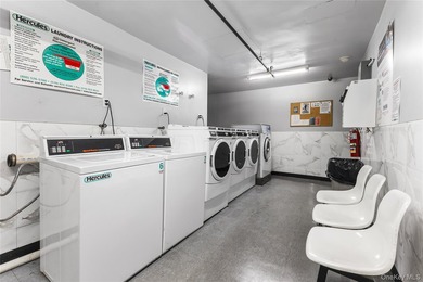 Move right into this beautifully renovated 1 bedroom, 1 bath - photo 15