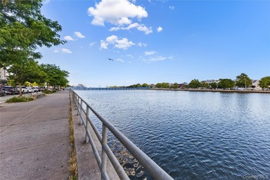 Move right into this beautifully renovated 1 bedroom, 1 bath - photo 17