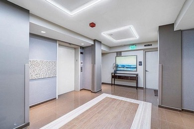 Outstanding views! Large two bedroom with multiple balconies! - photo 26