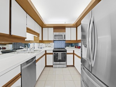 Outstanding views! Large two bedroom with multiple balconies! - photo 30
