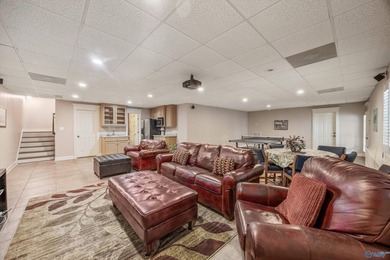 Stunning golf course home filled with luxury and elegance! - photo 31