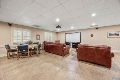 Stunning golf course home filled with luxury and elegance! - photo 32