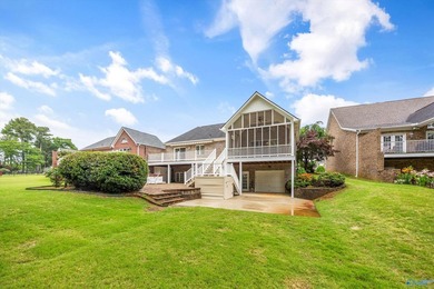 Stunning golf course home filled with luxury and elegance! - photo 45