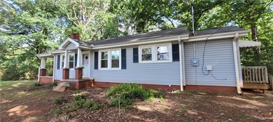 Lake Keowee Home Sale Pending in Seneca South Carolina