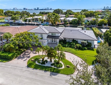 Miami Shores luxury waterfront home with 100-ft of protected - photo 4