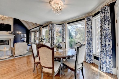 An extraordinary expression of luxury living, this magnificent - photo 18