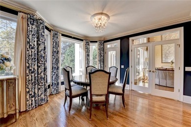 An extraordinary expression of luxury living, this magnificent - photo 19