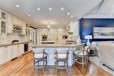 An extraordinary expression of luxury living, this magnificent - photo 21
