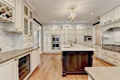An extraordinary expression of luxury living, this magnificent - photo 22