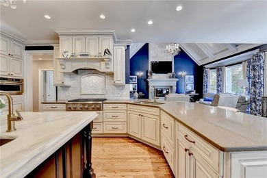 An extraordinary expression of luxury living, this magnificent - photo 23