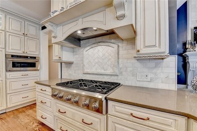 An extraordinary expression of luxury living, this magnificent - photo 24