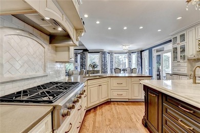 An extraordinary expression of luxury living, this magnificent - photo 25