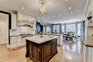 An extraordinary expression of luxury living, this magnificent - photo 27