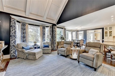An extraordinary expression of luxury living, this magnificent - photo 33