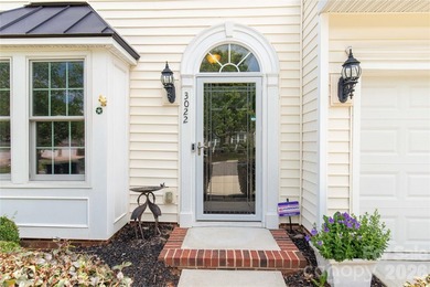 Welcome home to this stunning, move-in-ready townhome - photo 4
