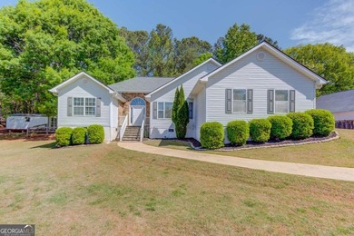 Welcome home to this beautifully maintained 3-bedroom, 2-bath - photo 4