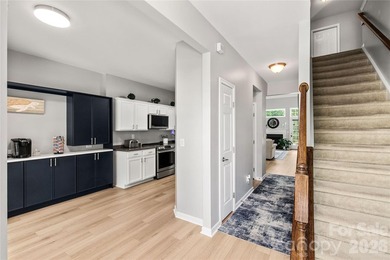 Welcome home to this stunning, move-in-ready townhome - photo 5
