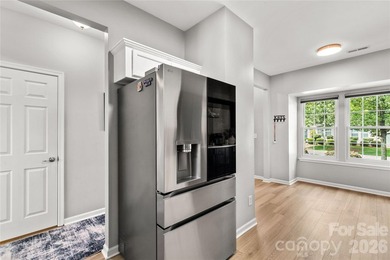 Welcome home to this stunning, move-in-ready townhome - photo 8