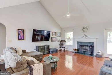Welcome home to this beautifully maintained 3-bedroom, 2-bath - photo 8