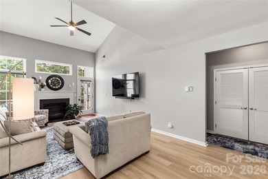 Welcome home to this stunning, move-in-ready townhome - photo 10