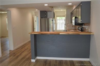 Rarely available walk-in Lake Forest condo! This 2 bedroom end - photo 3