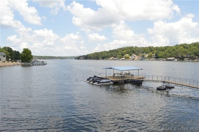 Rarely available walk-in Lake Forest condo! This 2 bedroom end - photo 5